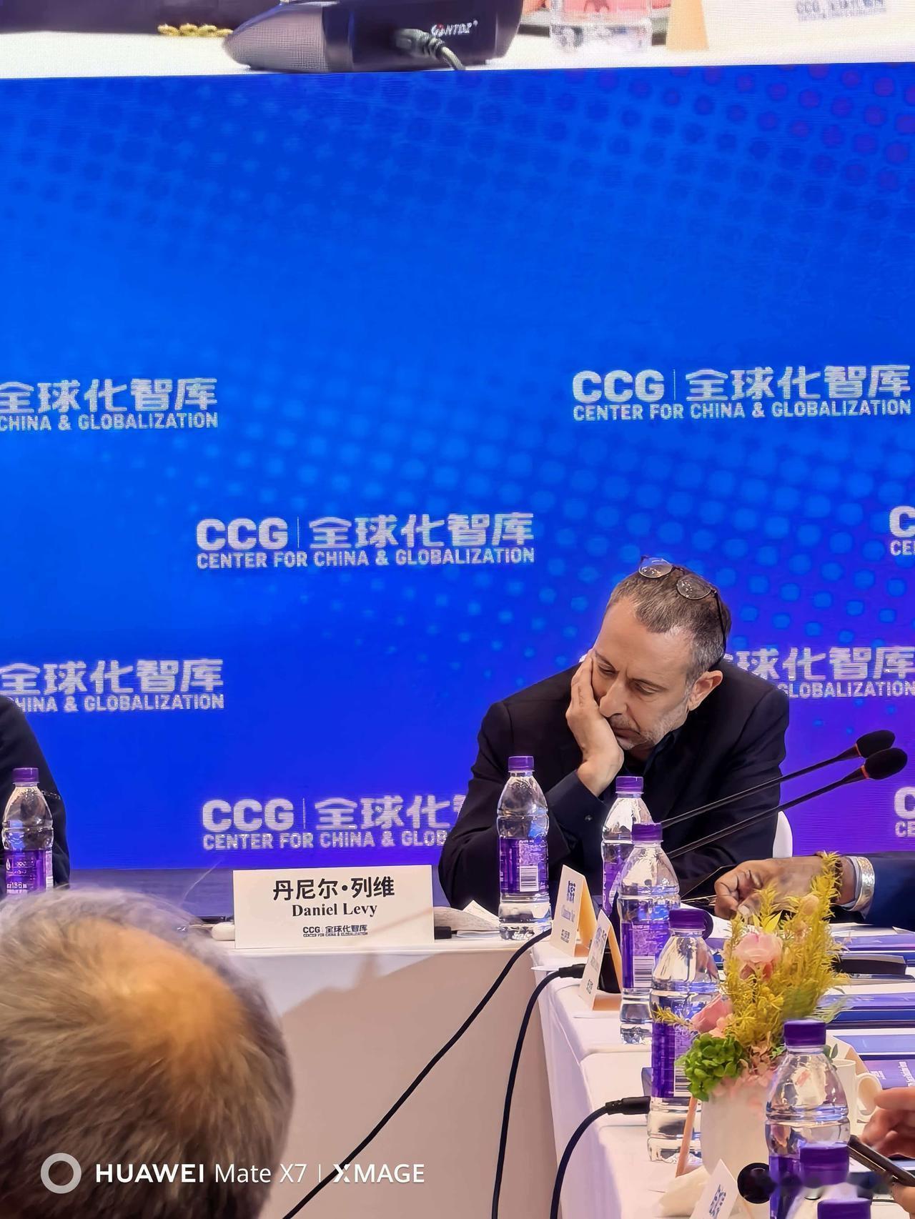 以色列人也不是个个都很阴险，这个在中国晃荡的老兄说话倒是挺直白的……
我觉得中国