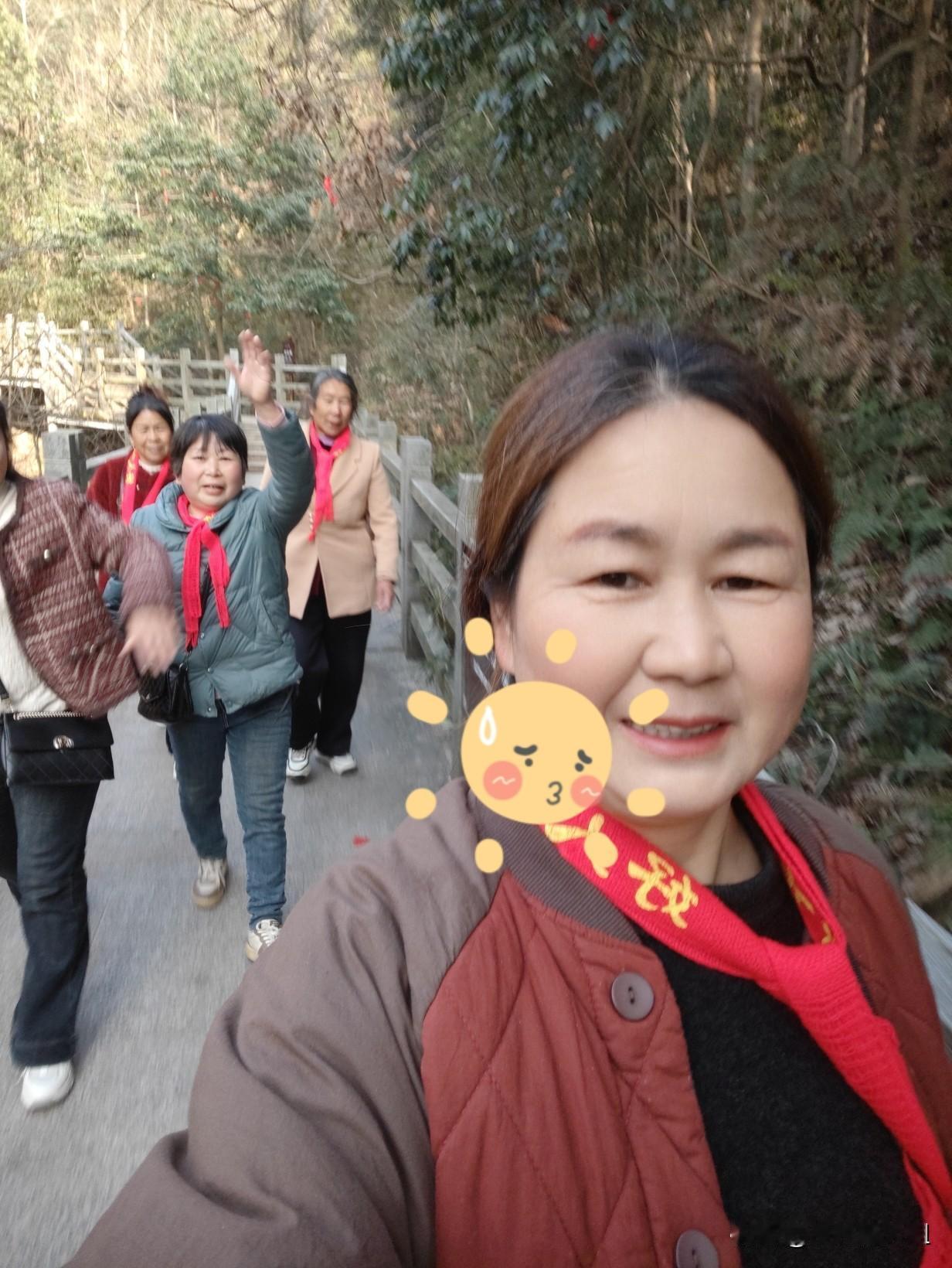 去信阳市罗山县灵山寺烧香也很遭罪

我们村里人。都爱去灵山寺烧香，求平安求学，今