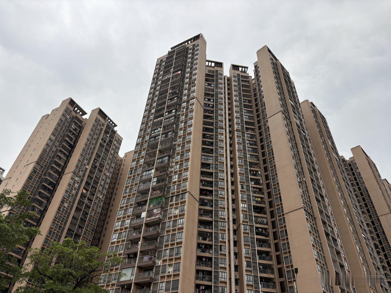 你家房价跌了多少？

今年一季度广东各地市GDP陆续出炉，广州的经济不再有房地产