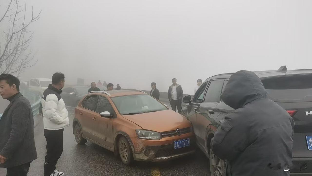 驻村人的一大难处，就是既要在村里真蹲实住，又要利用周末，看看老人，掌握娃的学生和