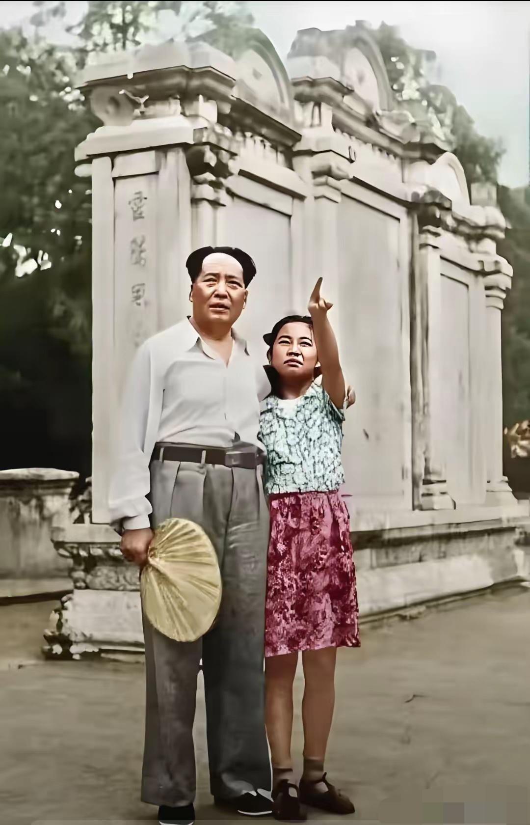 小李讷与父亲毛主席