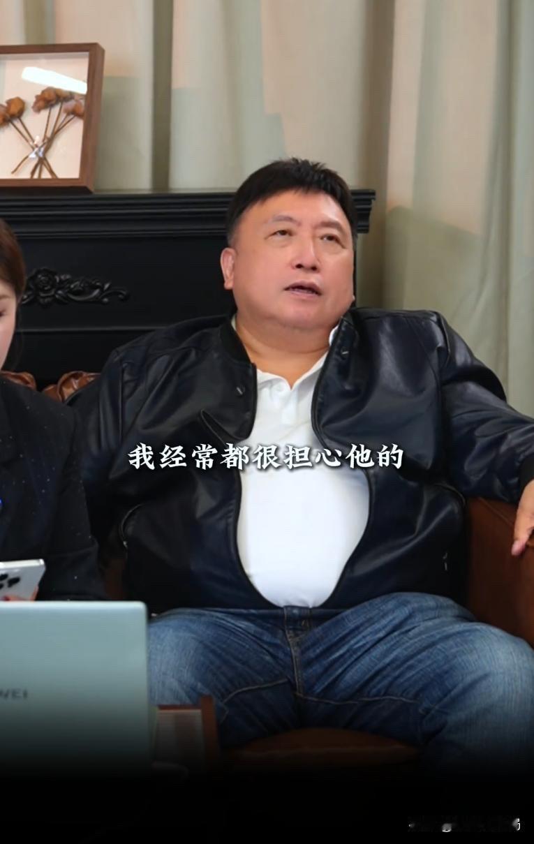 王晶坦言谢贤晚年没朋友，“我经常都很担心他。”

7月20日，得知谢贤离世，导演