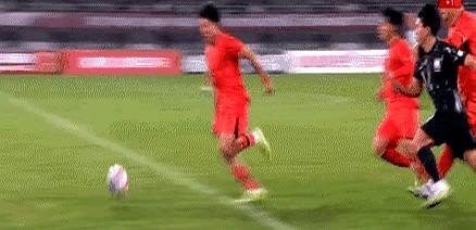 21岁的门将，22岁的前锋，就把韩国队给办了。
好家伙，我直接一个好家伙。
那个