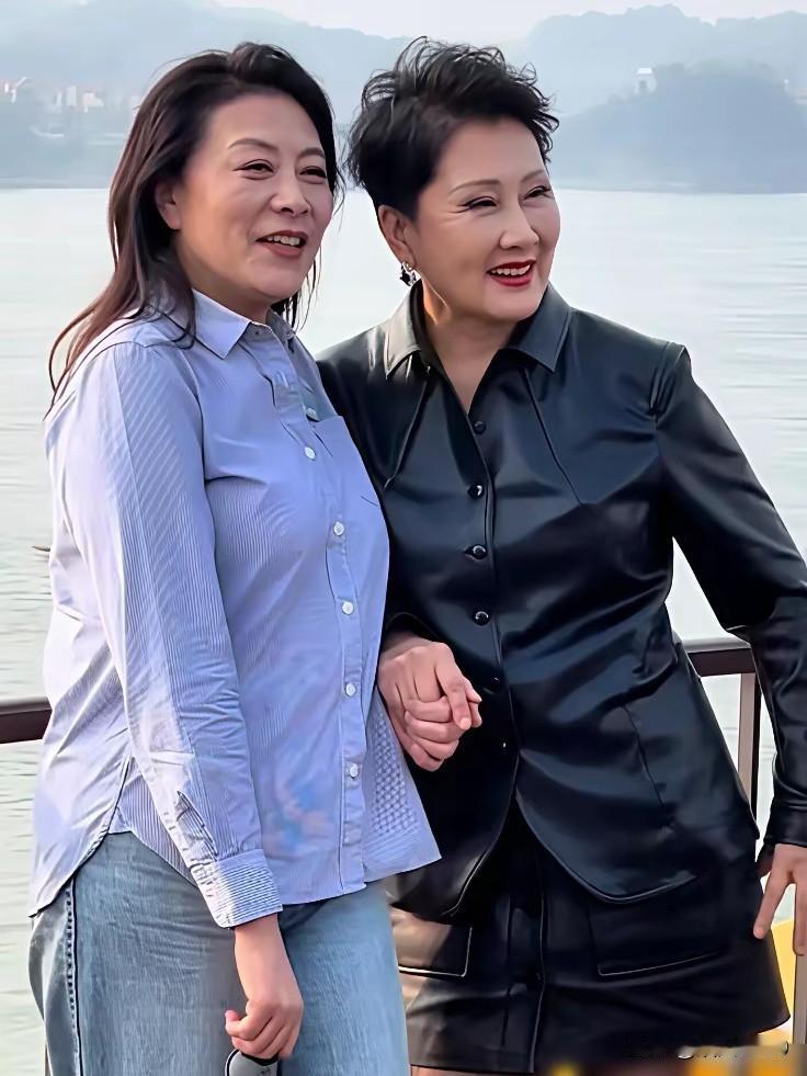 真的越来越觉得，整容冻龄根本就是一场骗局。
很多女人拼命花钱动脸、打针，
想要留