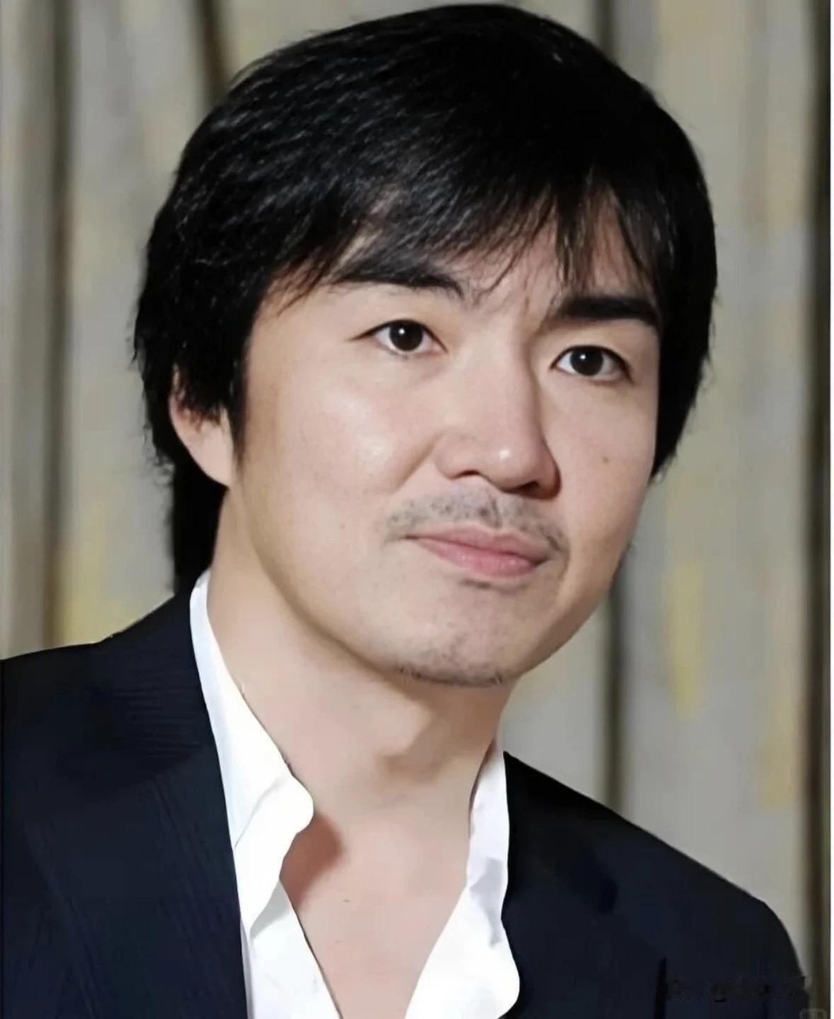 东野圭吾小时是学渣？翻书就困，高考复读，简历写能做100个俯卧撑。这不就是作家三