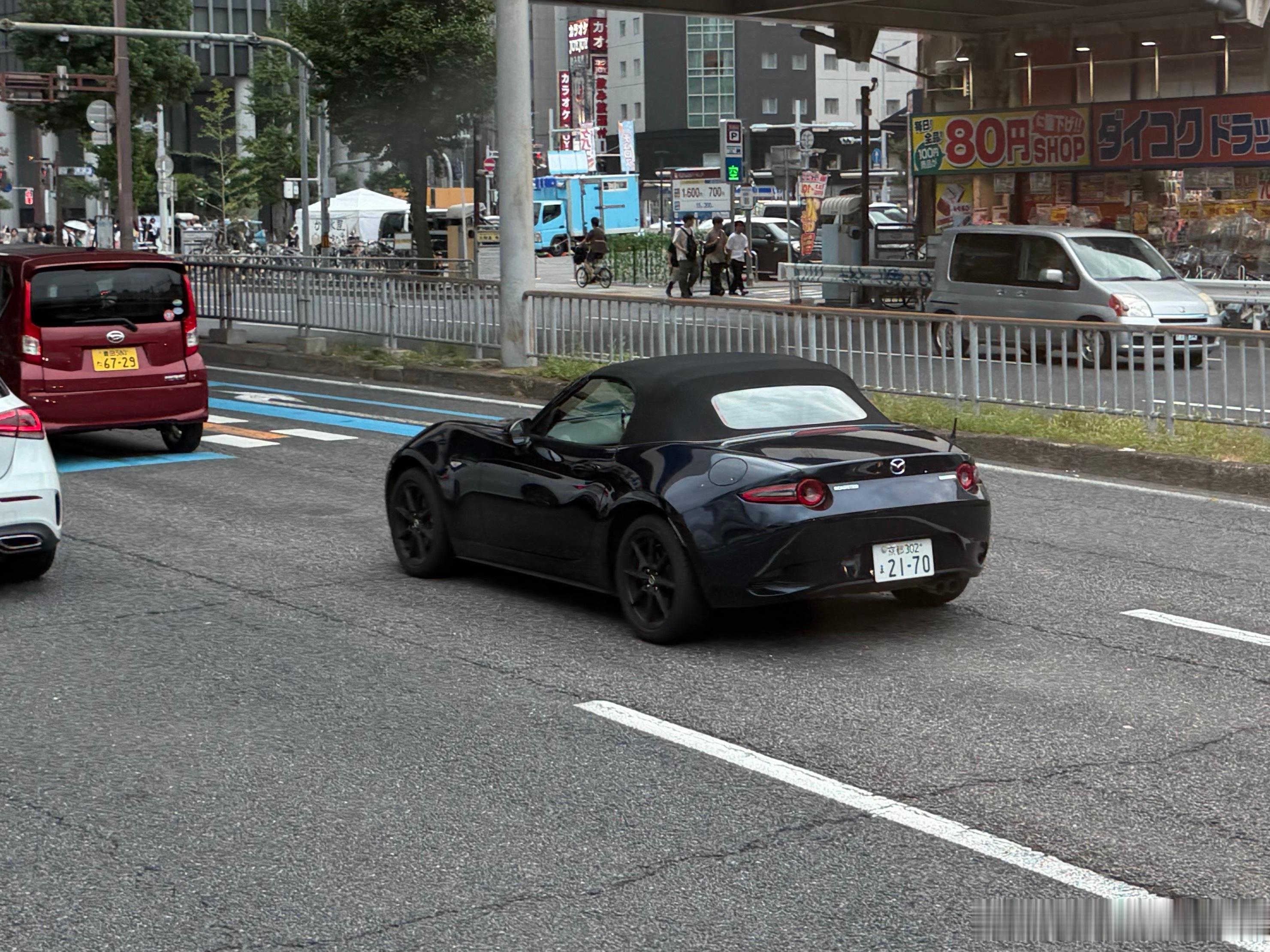 好吧、mx5这车在哪儿都挺小的，哪怕是本土…[允悲]凯文聊车  ​​​