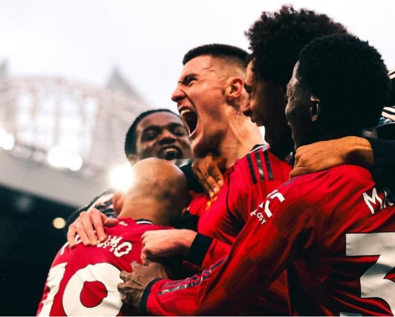 打入绝杀进球后，曼联前锋谢什科更新社媒，庆祝了这场胜利。本轮曼联对阵富勒姆，替补