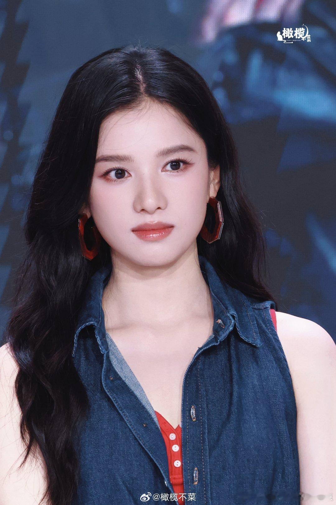 张婧仪写给角色苗靖张婧仪出场太美了懂苗靖所有脆弱与倔强，张婧仪塑造独一份的向日葵