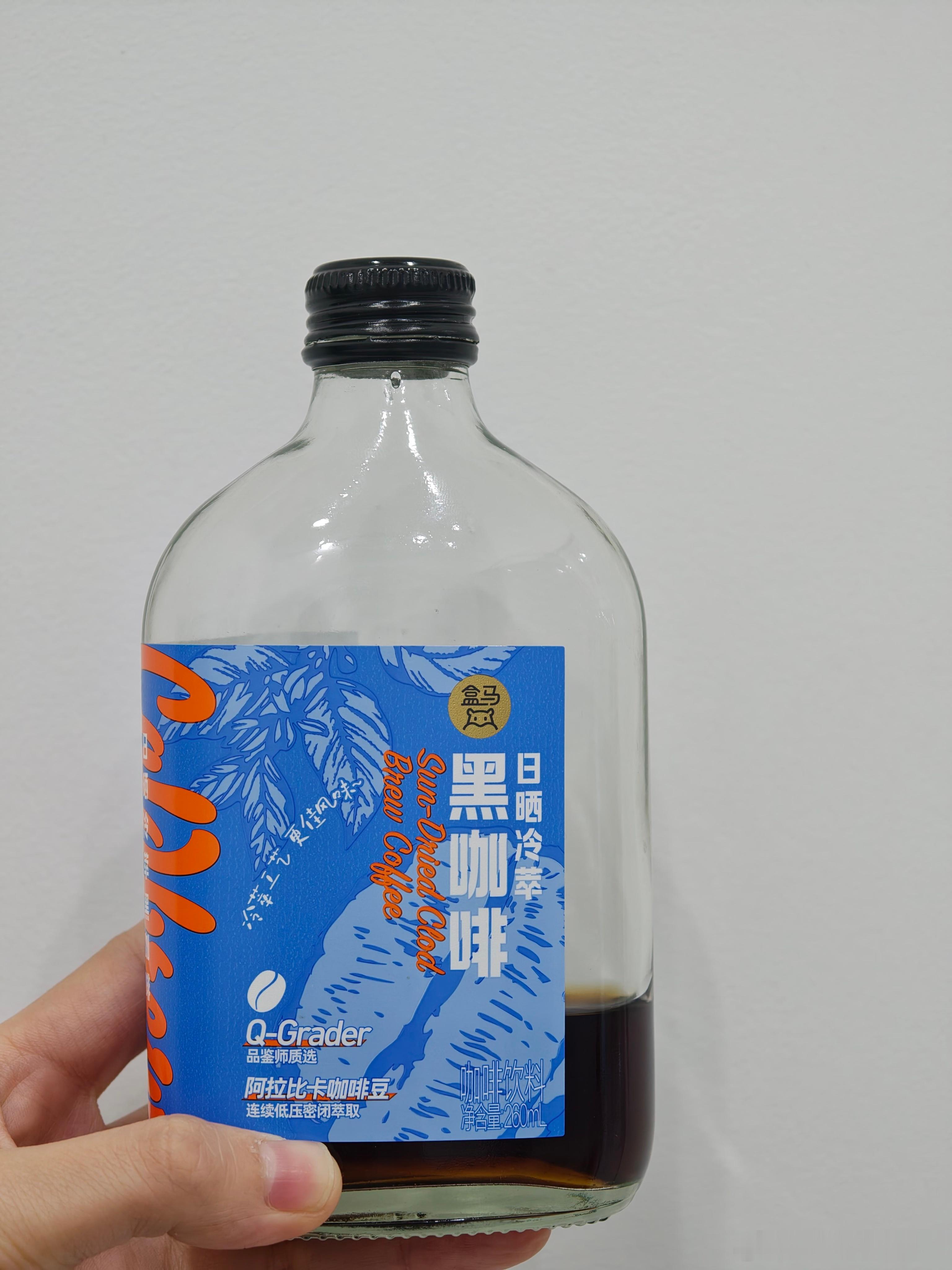推荐盒马的这款美式，单瓶 6.9 ，价格很划算。我平时一直喝奶咖，对美式接受度不