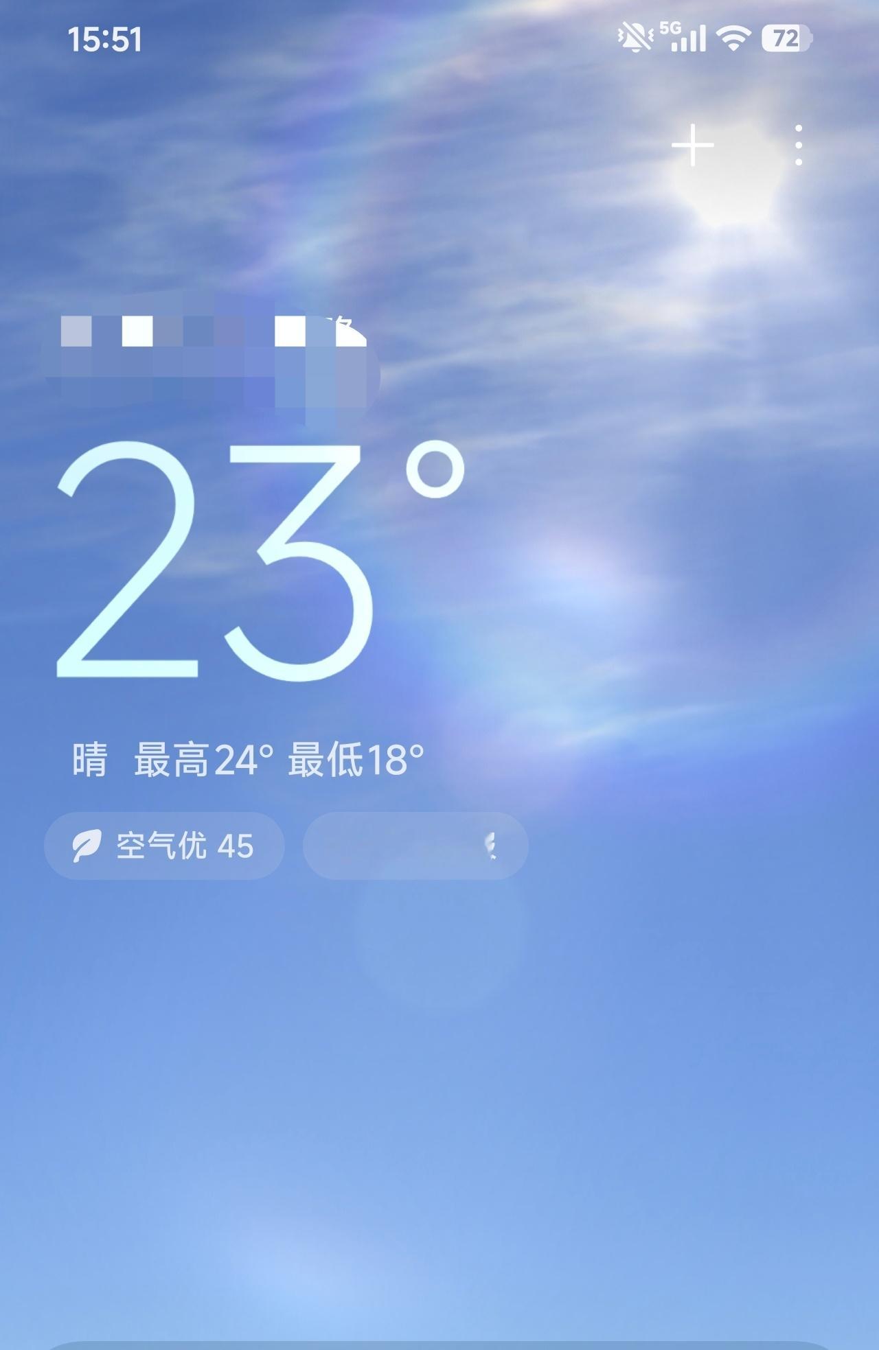 我在深圳的艳阳里，看北京下雪大雪纷飞。