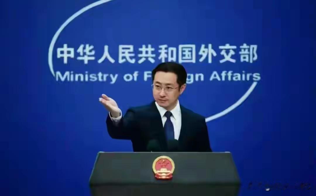 外交部发言人林剑说:中方在中美俄三方核军控谈判问题上的立场是明确的，中美的核力量