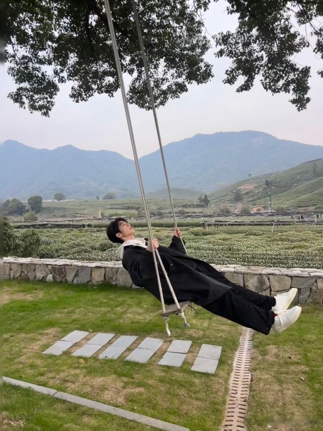 张凌赫[超话]  女友视角～分享几张女友视角张凌赫｜ ​​​