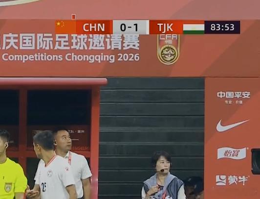 看完德约换台以后雷霆比分  你是说我栋要在这个染缸里踢球吗国足VS塔吉克斯坦国足