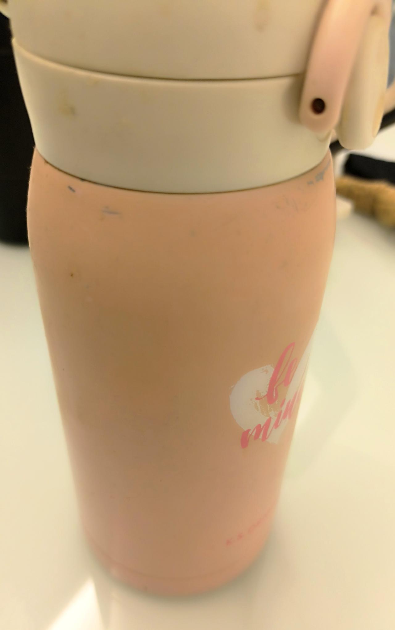 女儿在福州二中就读高三临近高考了，一家人内心还是比较紧张的，今天帮女儿整理书包，