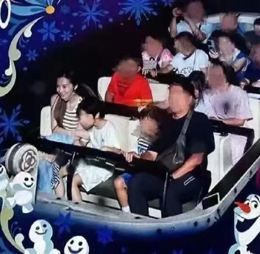 黄晓明杨颖合体为儿子庆生！迪士尼温馨同行，小海绵9岁生日爱意满格

2026年1