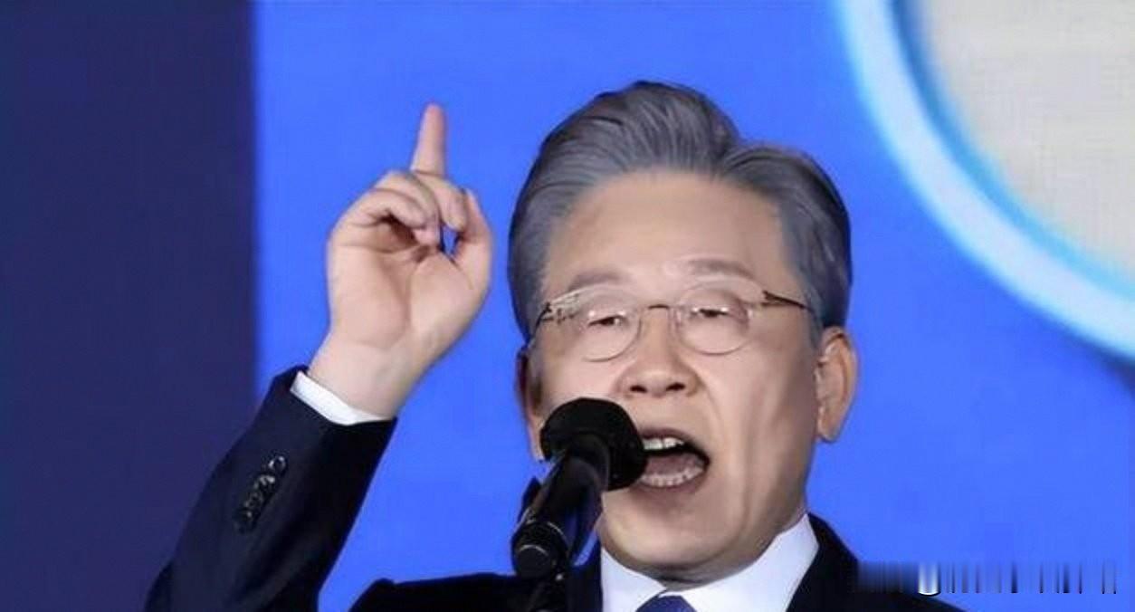 有人说，不就是输球吗？韩国总统李在明居然置身份于不顾，跳出来破口大骂，真的有失体