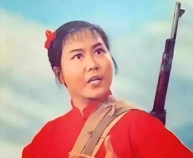 1988年，“小常宝”齐淑芳带领30名演员留美不归，背叛祖国抛弃丈夫，并恶狠狠对