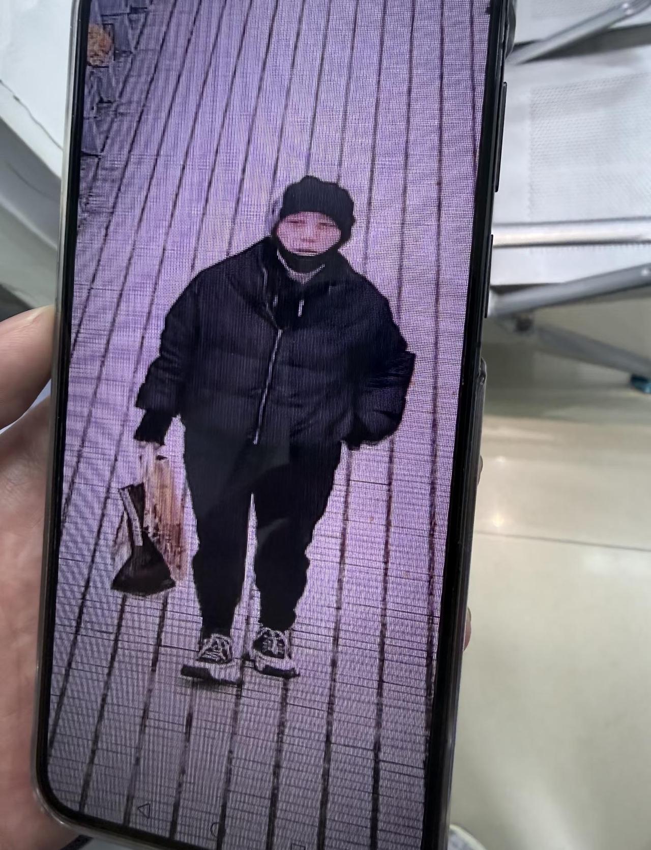 妈妈失踪了，求求广大网友帮忙找找
寻人 妈妈2月27号失踪了，在军工路400弄附