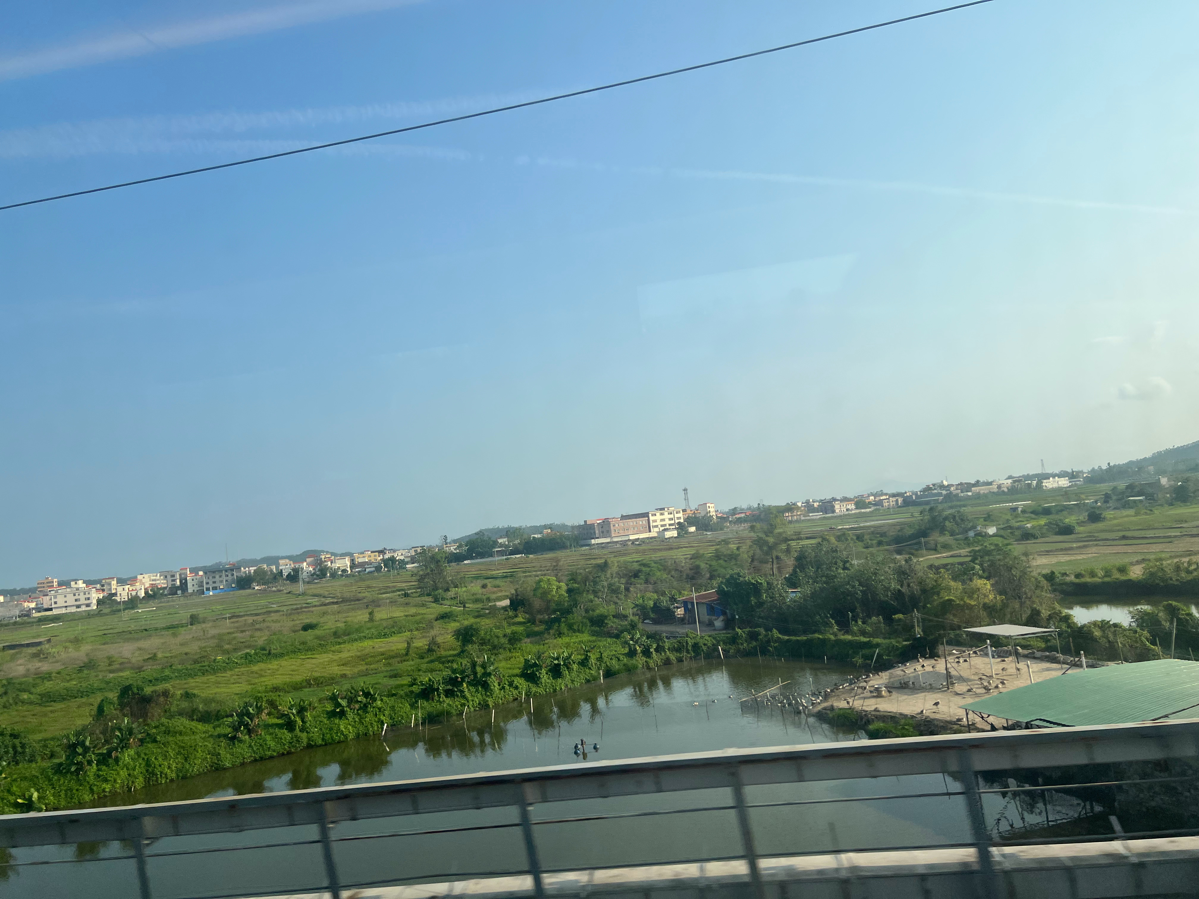 米米今天一放学到家立马给我打电话了说：妈妈，我回到了。接着开始写作业后面问我能不