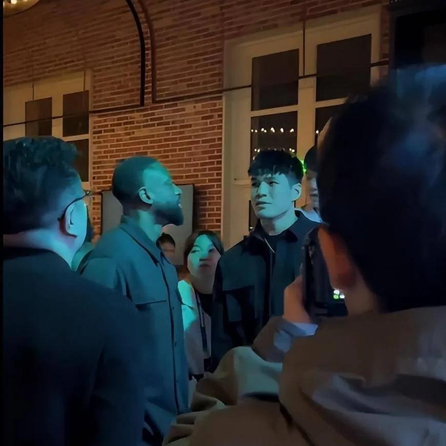 CBA全明星，一场没有中国男篮成绩单托底的无人买账的自我陶醉。刚刚看到一张姚明把
