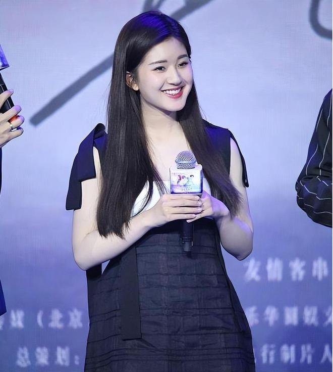 赵露思这个时期确实胖啊 ​​​