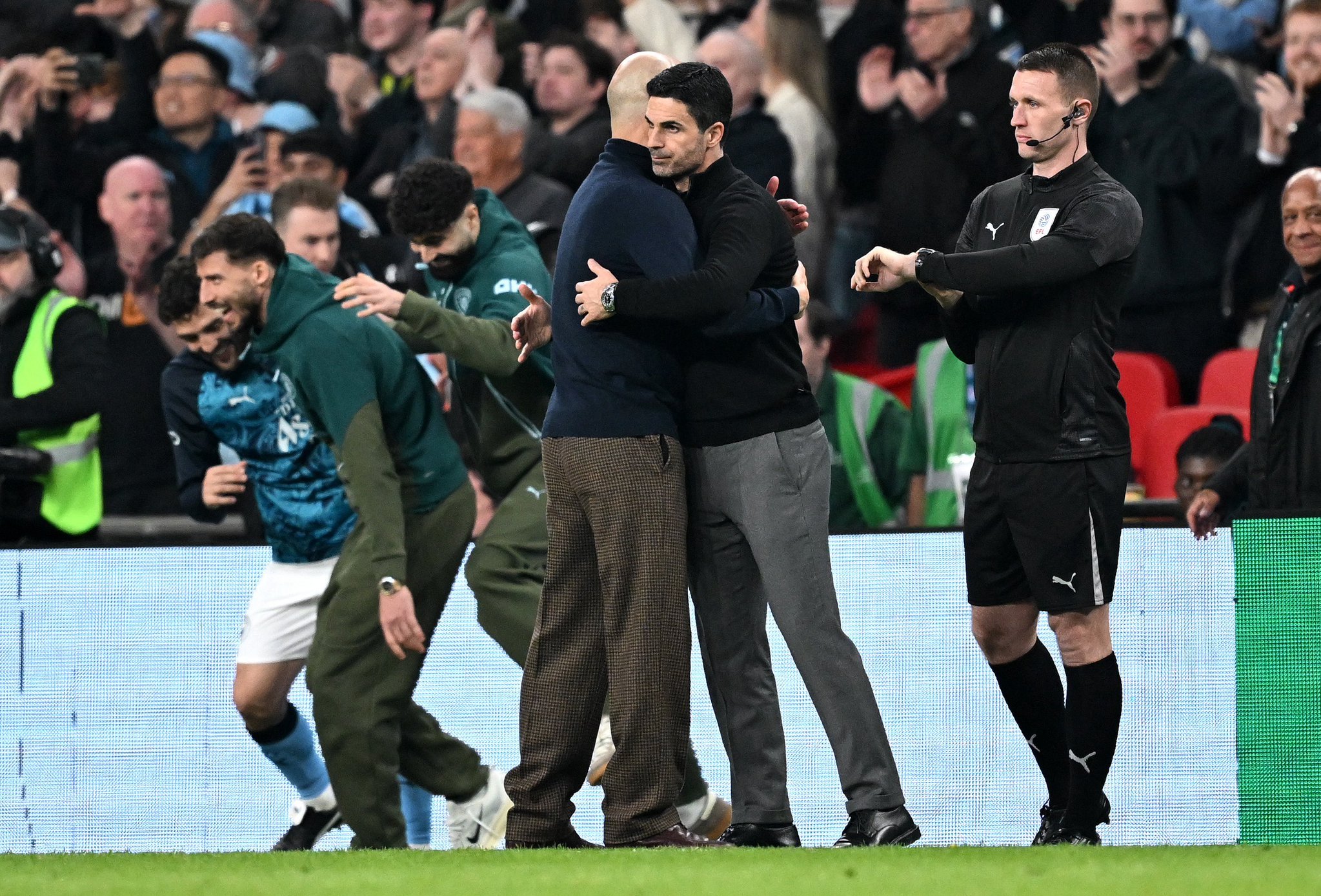 曼城可以用联赛杯冠军冲淡欧冠出局的阴霾，接下来的国际比赛日对厂子也是一种缓冲，再