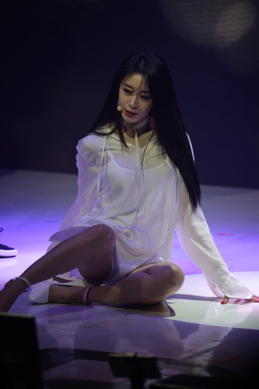 朴智妍 演唱会现场花絮照片，短裤大长腿…… ​​​