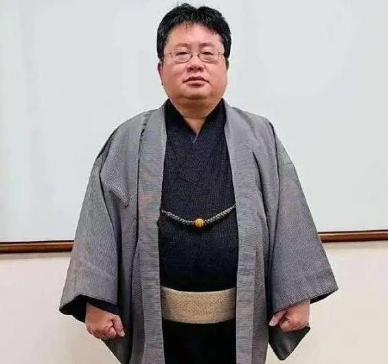 高市早苗疯狂反华，背后竟是两个中国败类在出谋划策？为高市早苗出谋划策的两个中国败