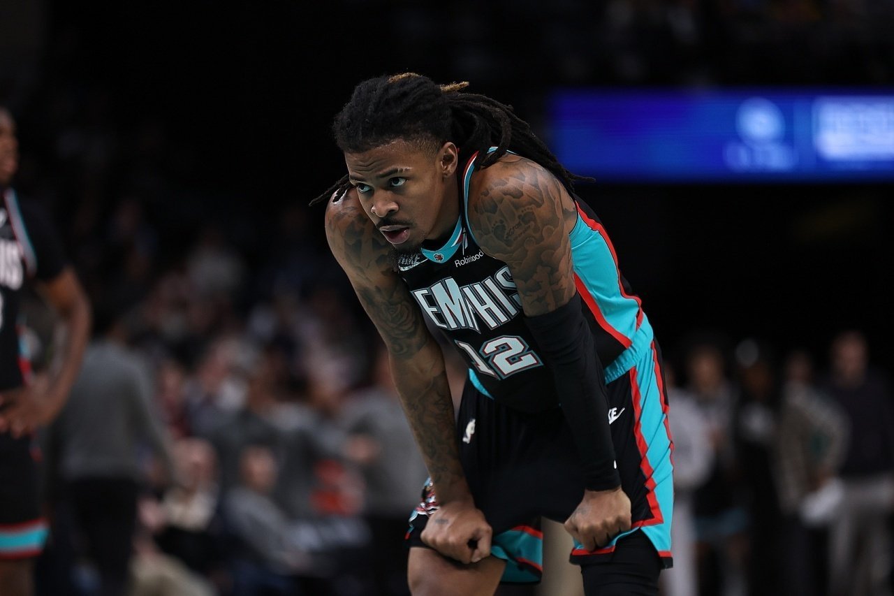 #莫兰特至少缺阵两周#  灰熊官方公布，莫兰特因为左手肘扭伤伤势将至少再缺席两周