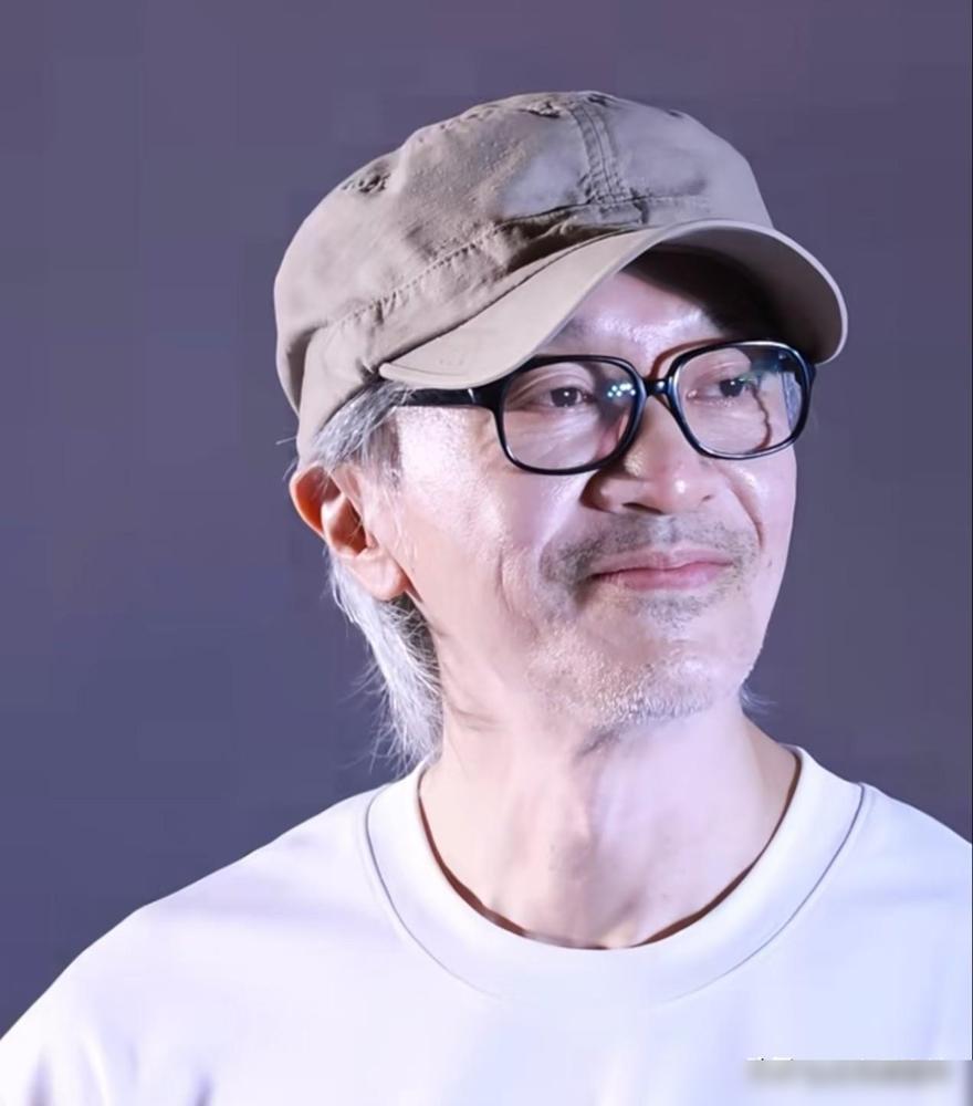 我有种预感，继周星驰《功夫女足》换片源后，会有越来越多电影效仿，不是票房问题，而