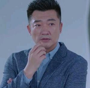 好久没有见到他的作品了，大家还记得他叫什么名字吗？他属于那种戏红人不红的那一类，