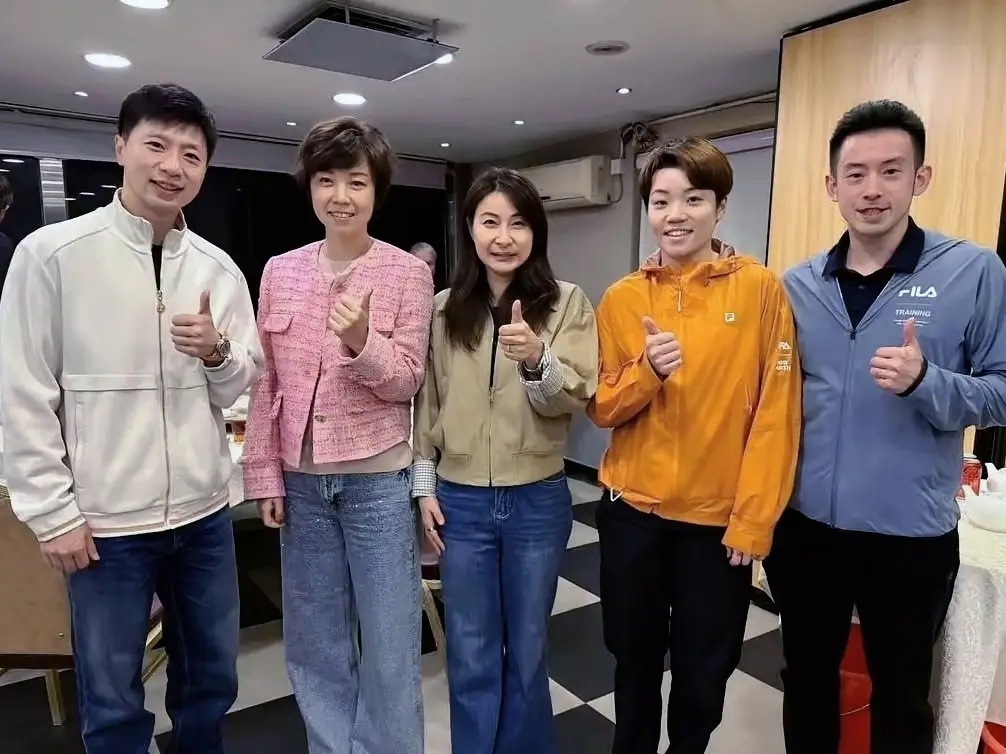 有人问马龙：喜欢别人怎么称呼你？马龙笑着说：最喜欢别人喊我龙队。作为乒乓六边形战