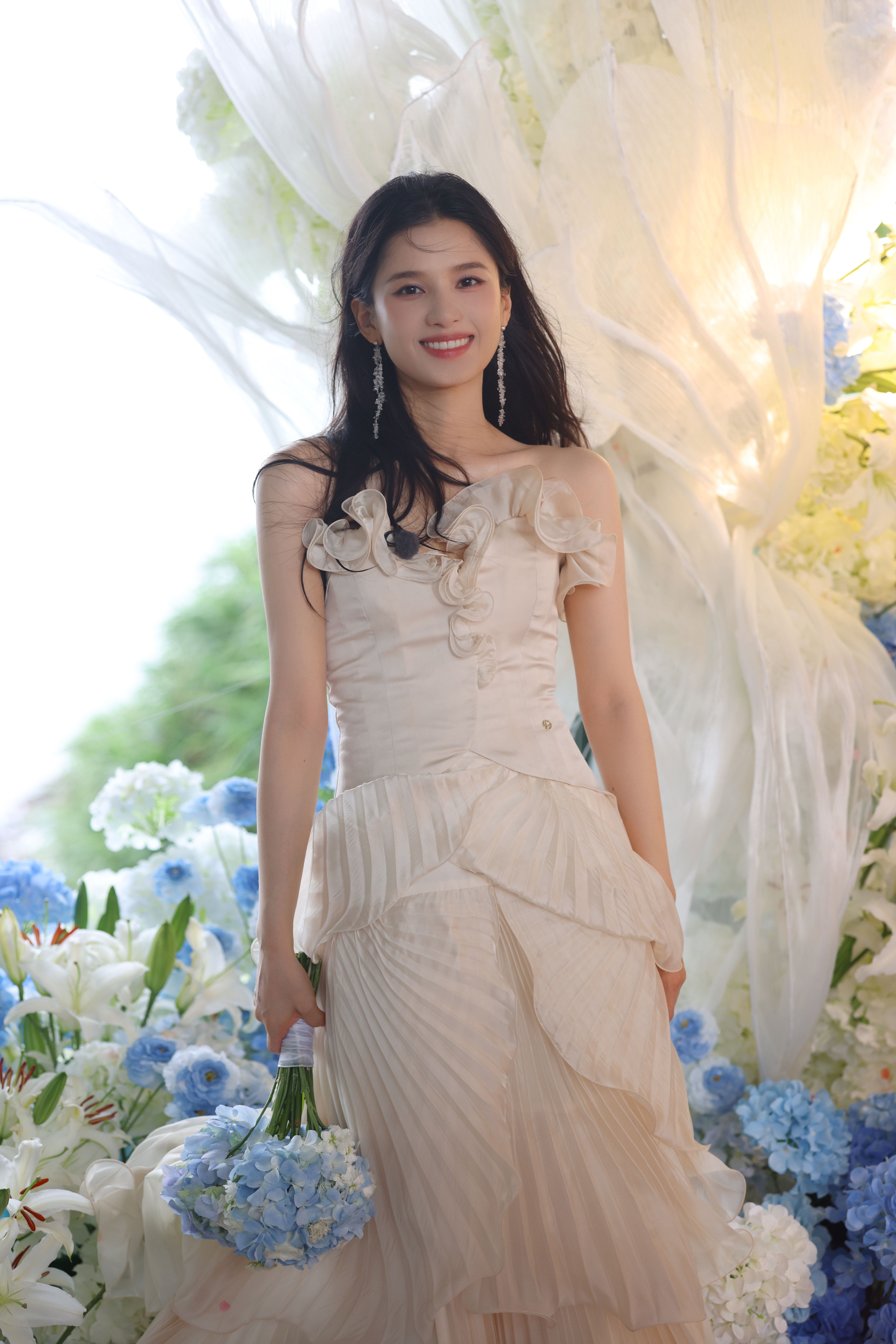 张婧仪 
