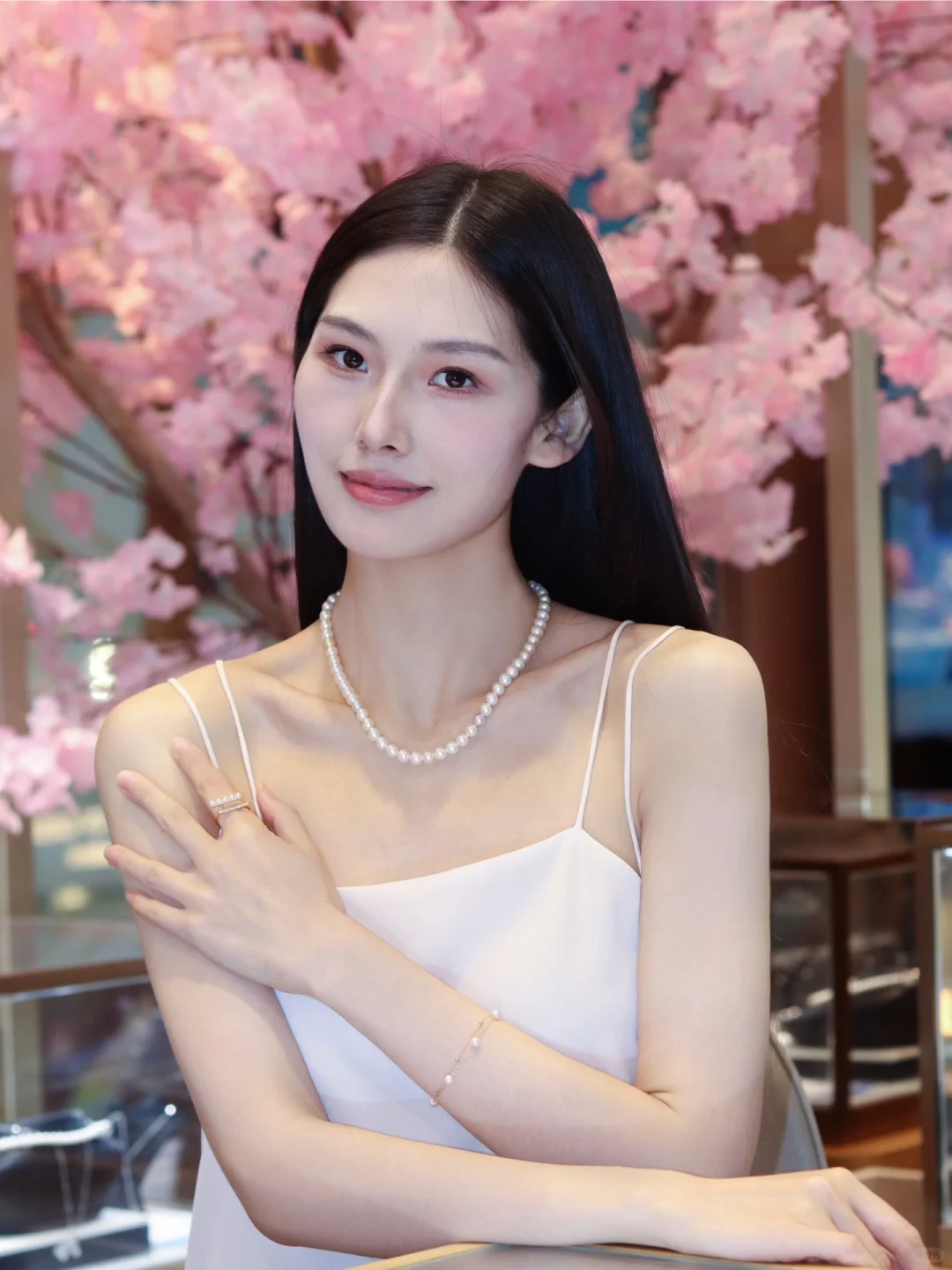 Lady with pearl necklace