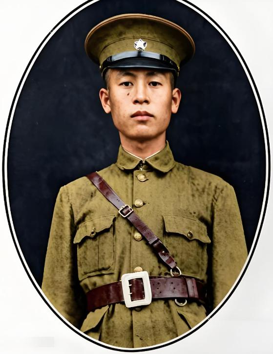 1950年6月，台湾新竹的枪声落下时，周伟龙四十九岁。而在此后很长一段年月里，大