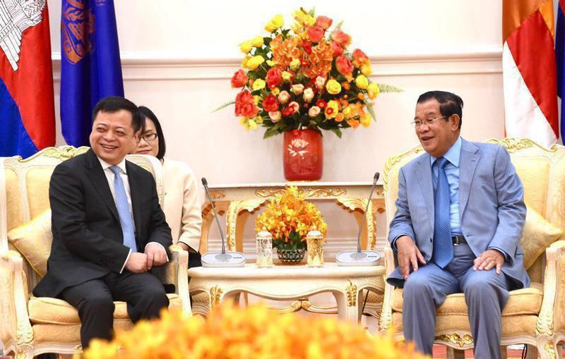 今日上午，正泰集团董事长南存辉率领中资企业代表团，前往拜会洪森总理。
总理助理部