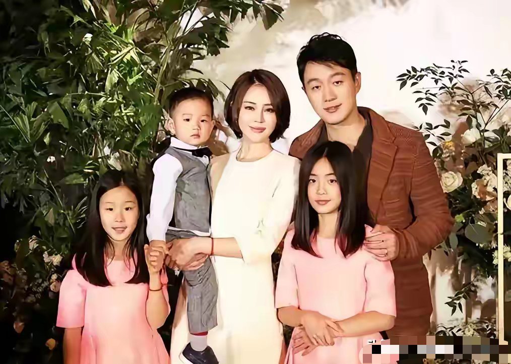 娱乐圈有两个男人挺有意思，一个陆毅，一个佟大为:你说他火吧，感觉过时了，你说他不