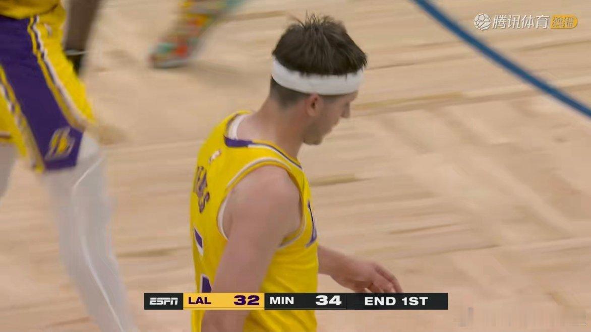 第一节湖人32-34森林狼！全队命中率62.5%湖人vs森林狼 ​​​