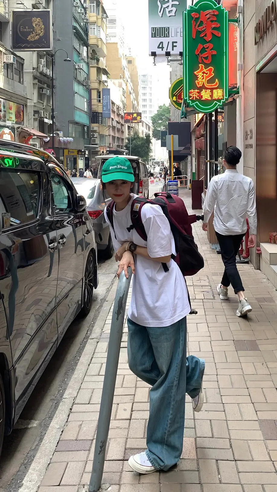 拿捏宽松舒适感。
