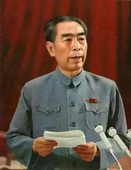 “岂有此理！”一向温文尔雅的周总理，突然对着女服务员发脾气，女服务员哭着跑了出去
