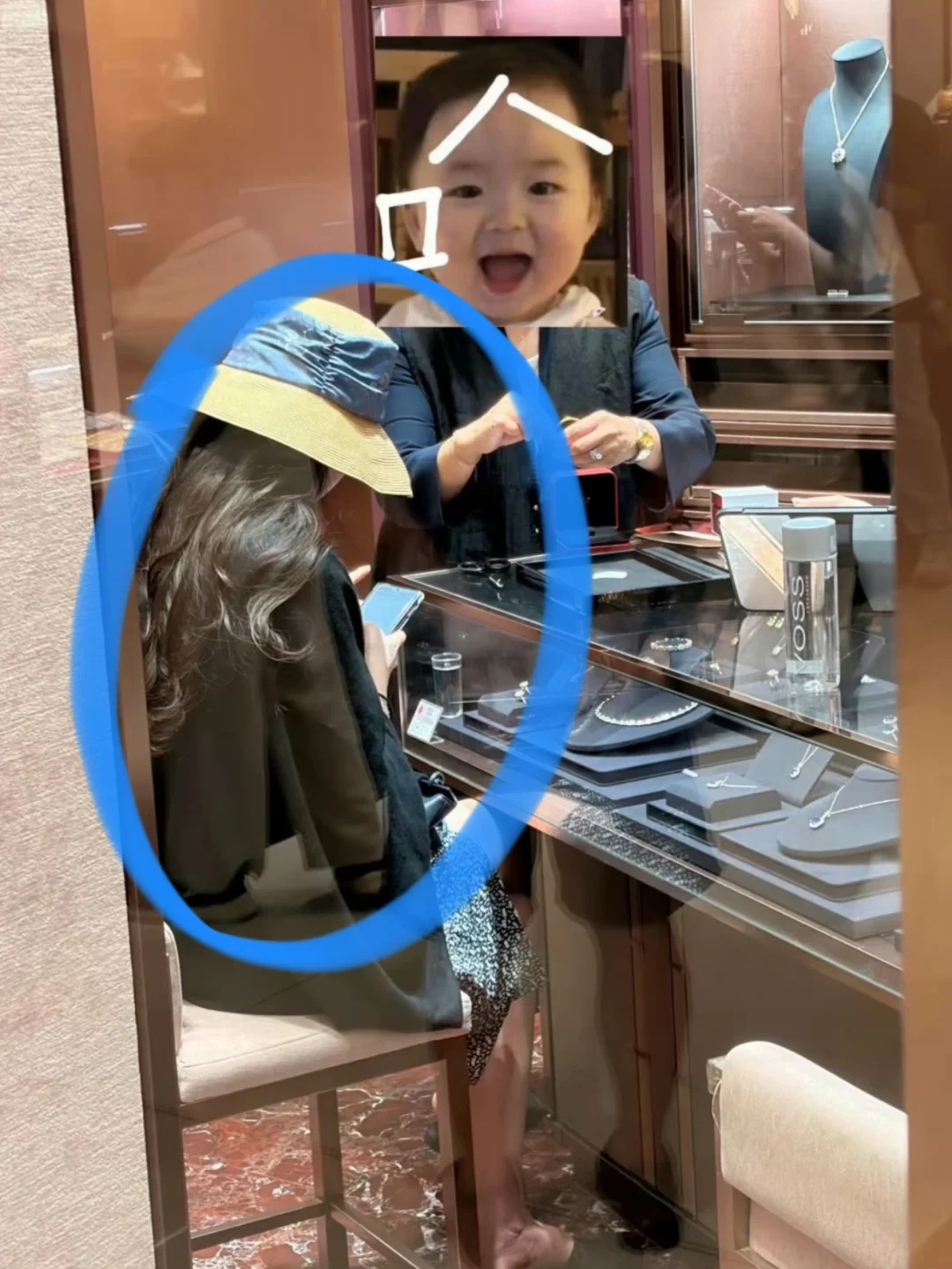 知名女星去金店买黄金，给员工送金饰
