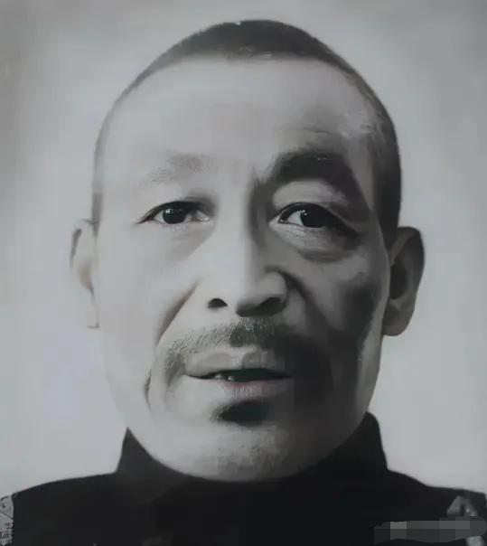 1949年，杀了上千名红军的韩起功逃入祁连山，解放军搜寻多日无果。谁料，一位农民