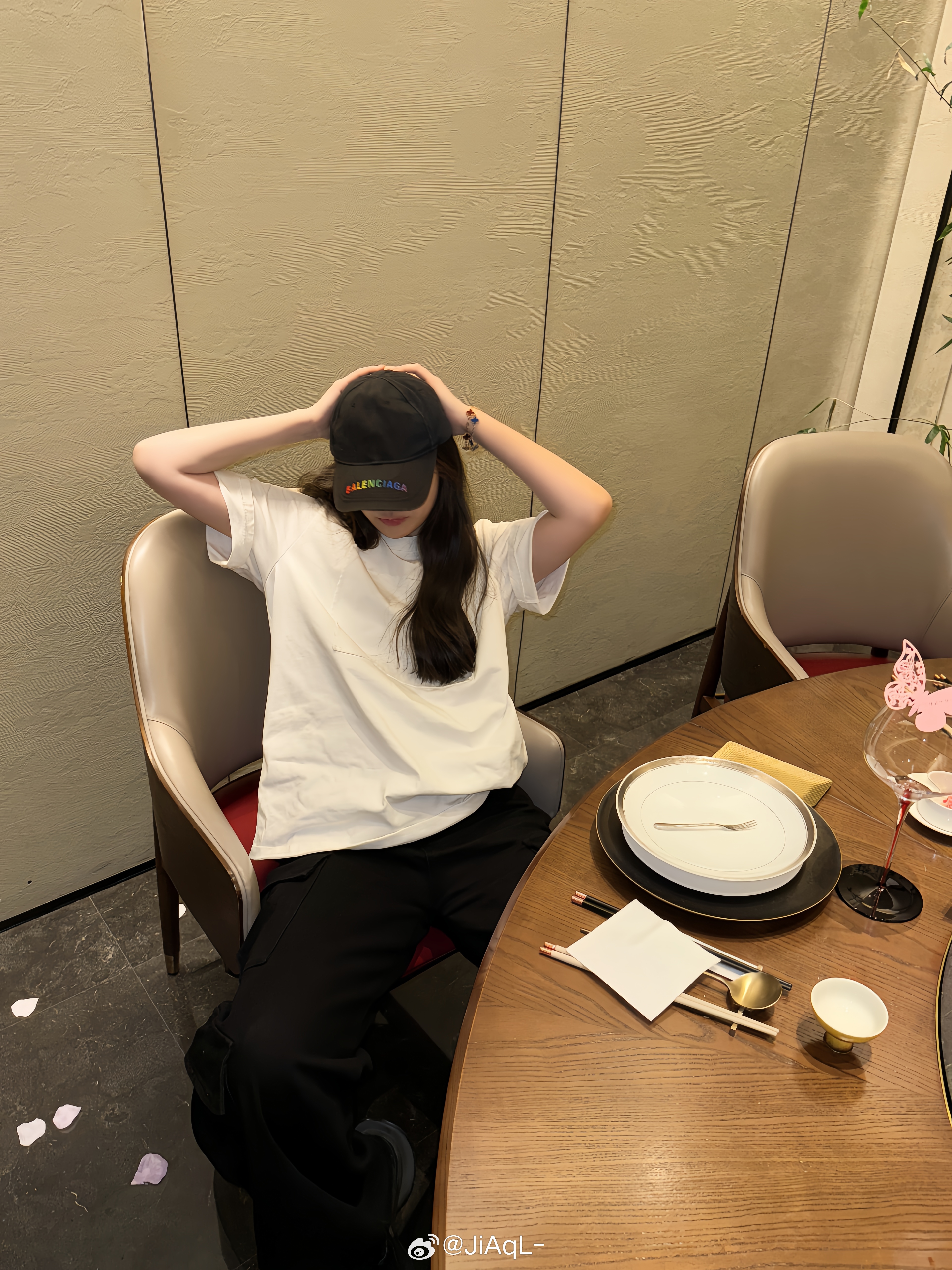 两眼一睁小酒桌 ​​​