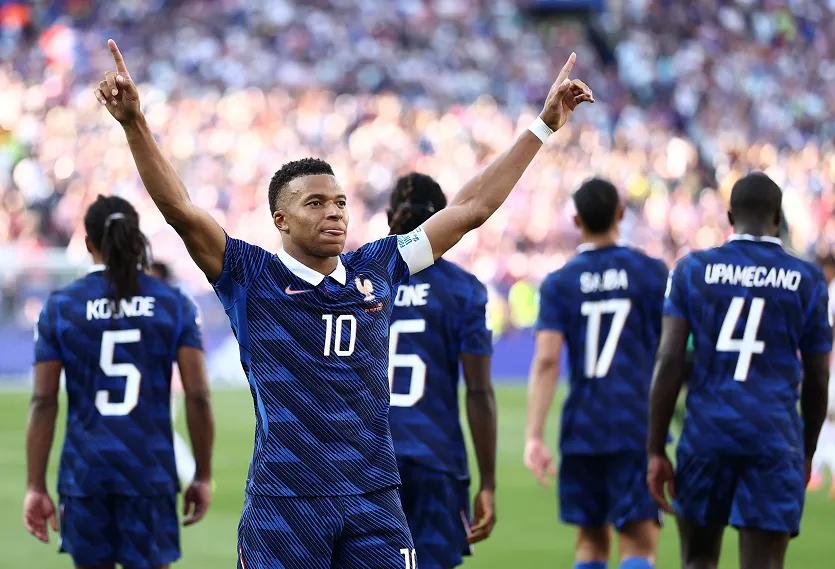 2026世界杯1/8决赛，法国1-0艰难拿下巴拉圭晋级八强，这场比赛看得全网吐槽