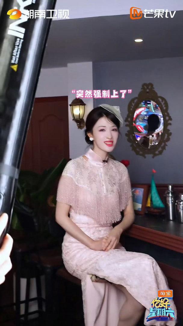 王楚然张凌赫突然强制上了 张凌赫掐着她下巴逼人对视那下太狠了！王楚然眼里含泪嘴角