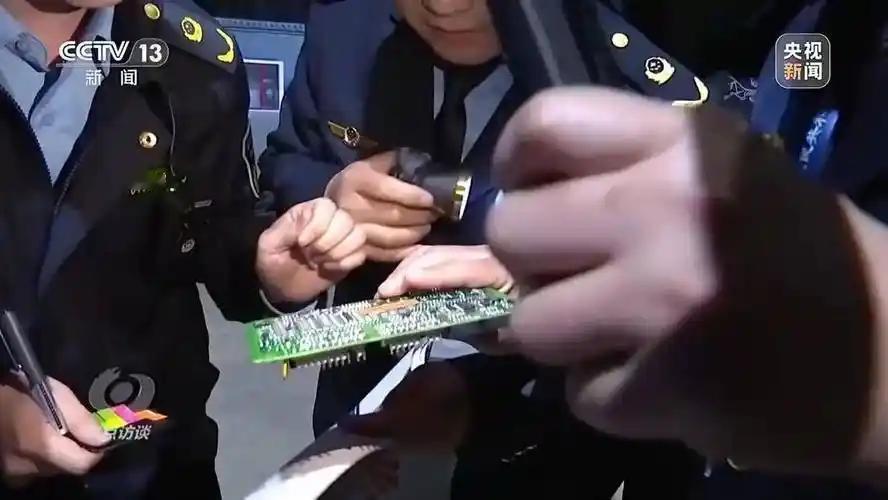 近期，加油站作弊现象引发社会普遍关注，不法分子篡改数据“骗油偷税”，作弊手段不断