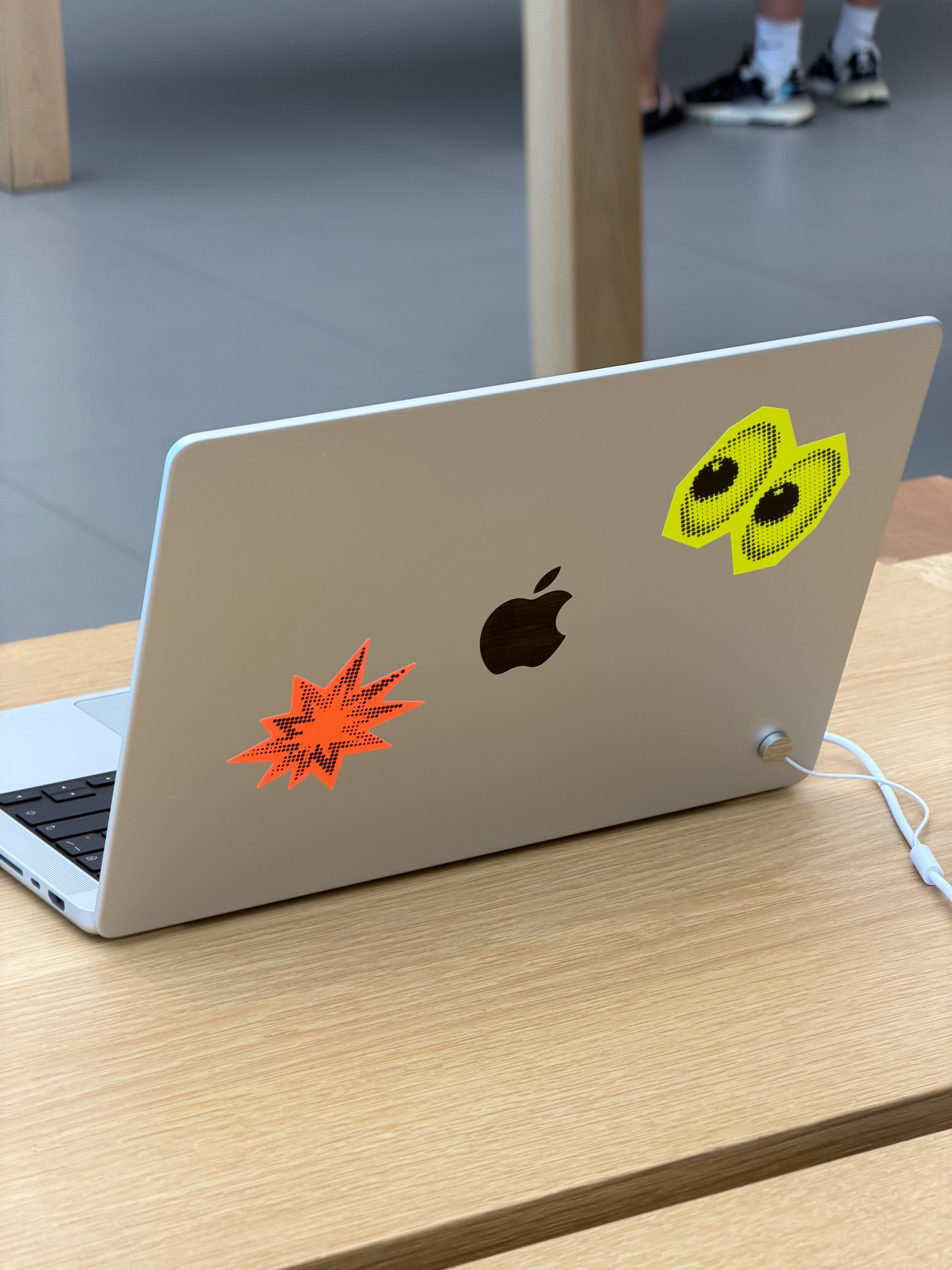 拿到Apple返校季贴纸了！🫶参加在Apple静安暑期举办的两场Event，T