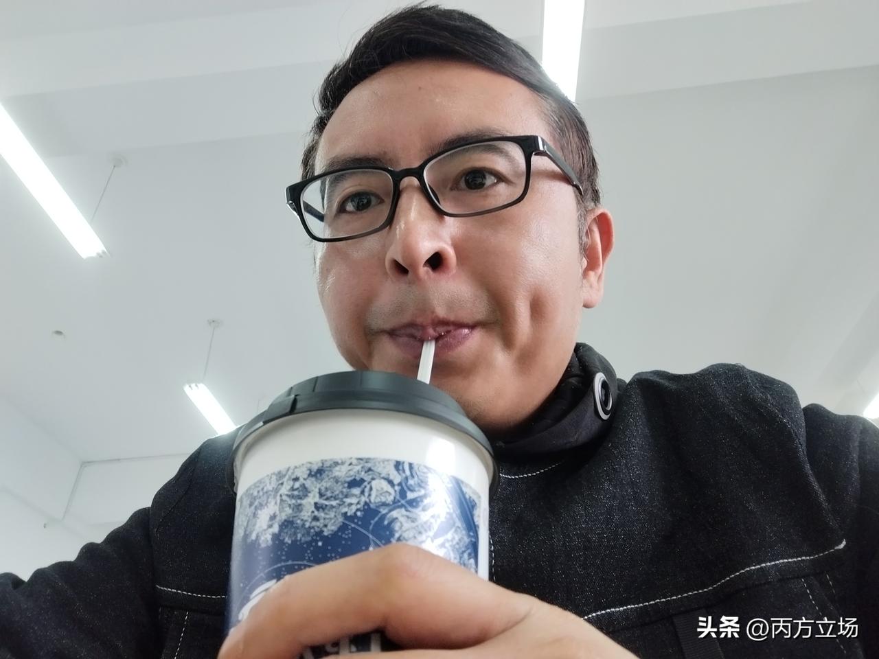 贵阳天气有点湿冷，希望早点春暖花开，在这里等你过来喝奶茶。阴雨绵绵好几天了，羽绒