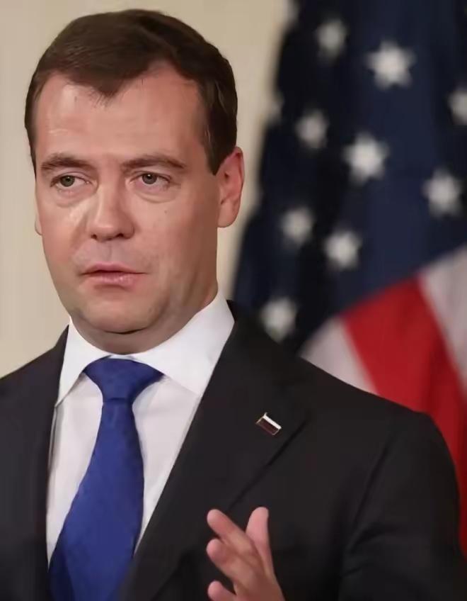 梅德韦杰夫：一旦战败，就用核弹攻击4个国家，让世界进入末日，将动用战略核武器针对