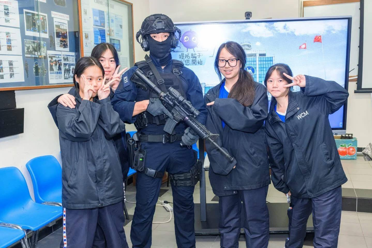 香港乐善堂王仲铭中学师生参观机场警署 